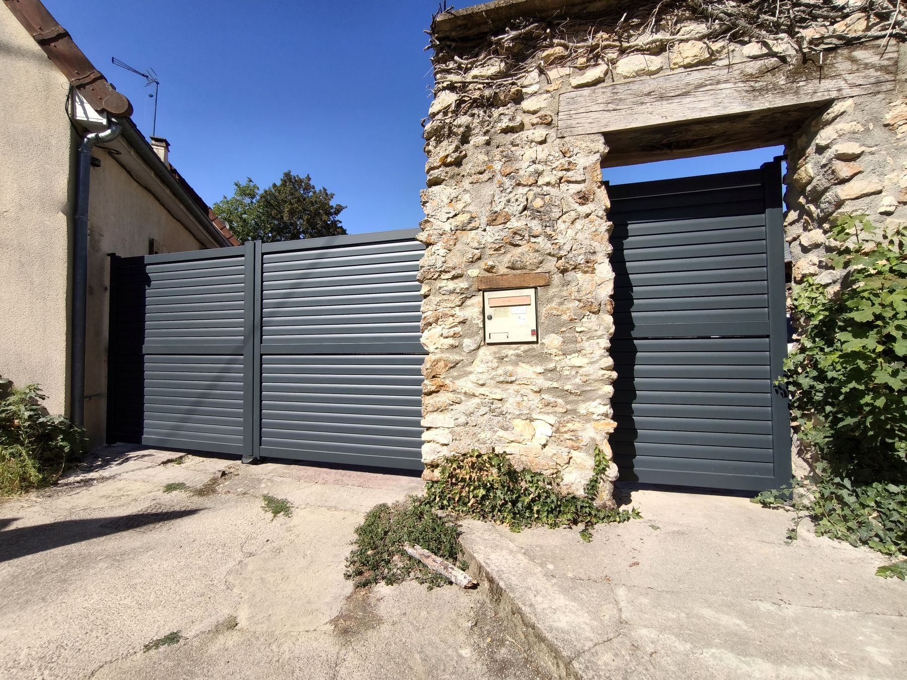 Portail battant en aluminium — Quentin Fermetures